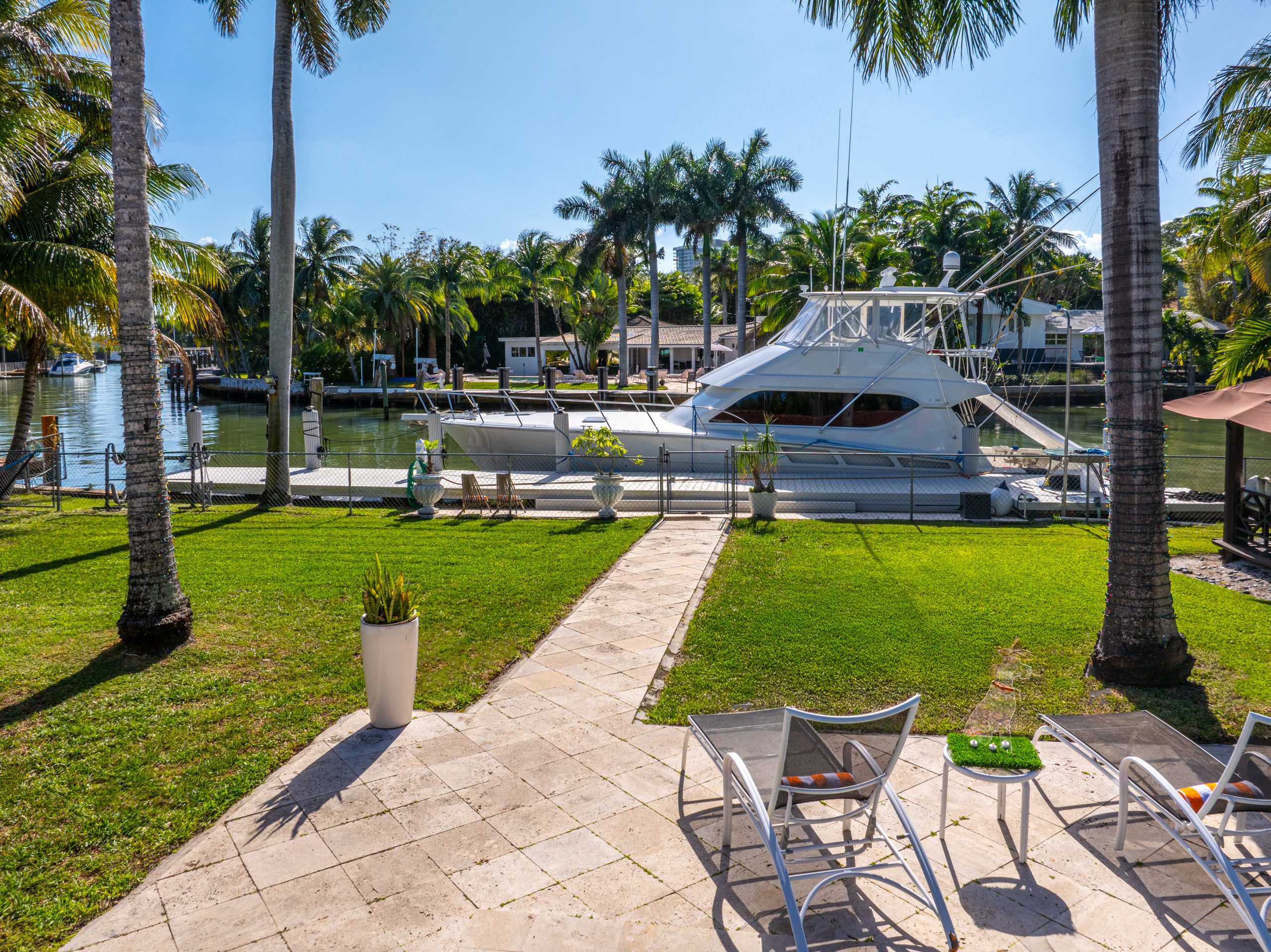 Luxury Travel Magazine Features 1070 Belle Meade Island Dr